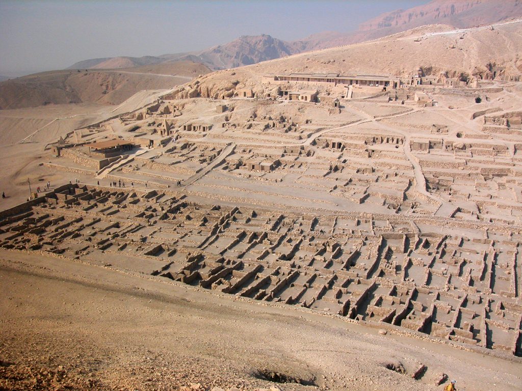معبد دير المدينة بالأقصر